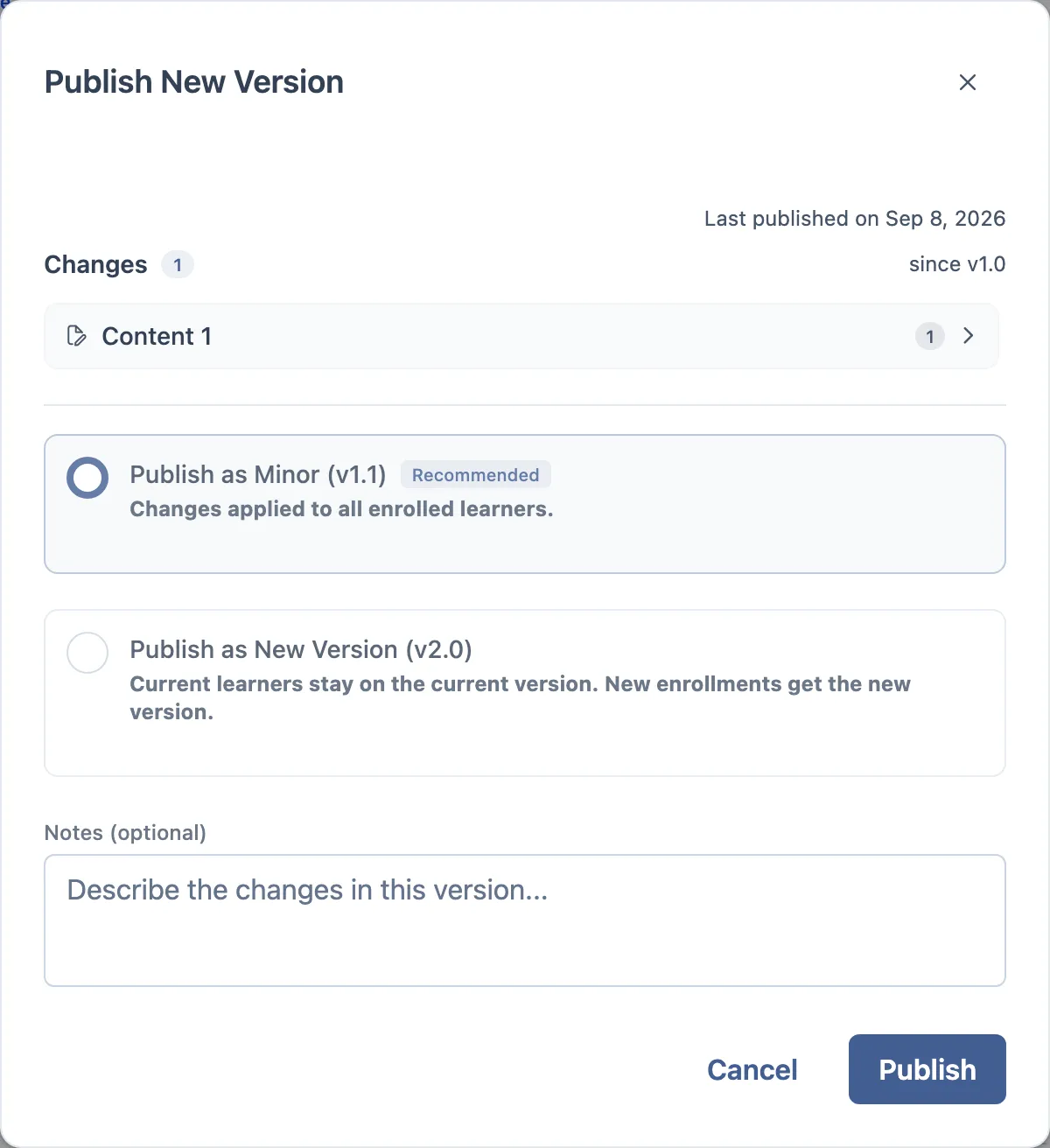 Diálogo de publicação depois de uma edição de baixo impacto: uma mudança listada, Publish as Minor selecionado e com selo Recommended, Publish as New Version disponível abaixo, e notas opcionais.